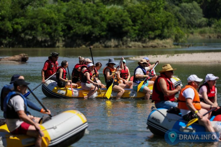 FOTO Ljubitelji prirode, aktivnog odmora i riječnih avantura došli na svoje, počeo dvodnevni rafting hrvatskom Amazonom