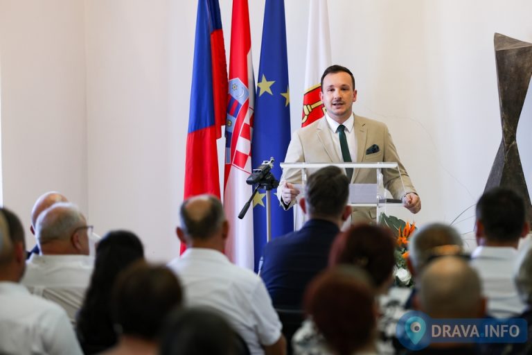 FOTO: DAN OPĆINE PETERANEC Načelnik Derdić: Prepoznajemo i čuvamo svoje korijene, ali hrabro gradimo nove prilike za generacije koje dolaze