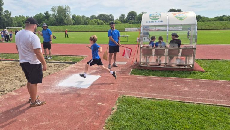 FOTO Mladi atletičari briljirali u Sisku, limačice ekipno druge, limači treći