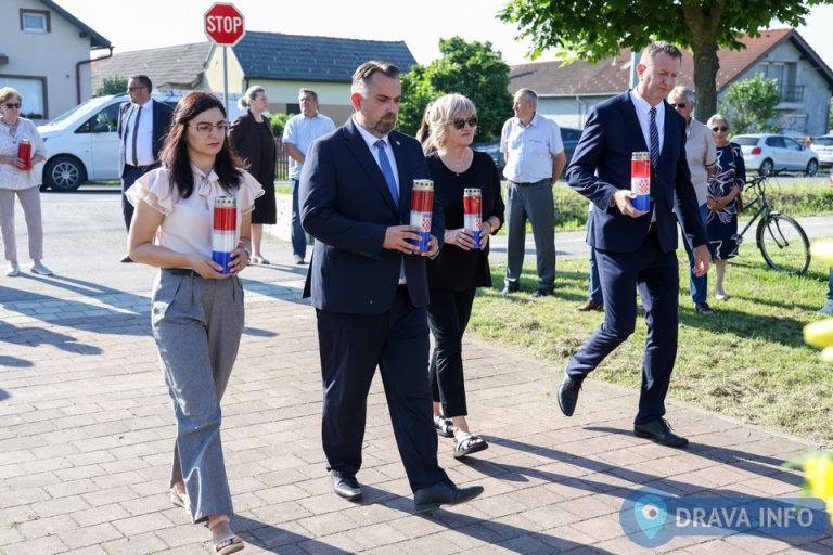 FOTO Na Danici položeni vijenci u čast žrtvama fašizma za Dan antifašističke borbe