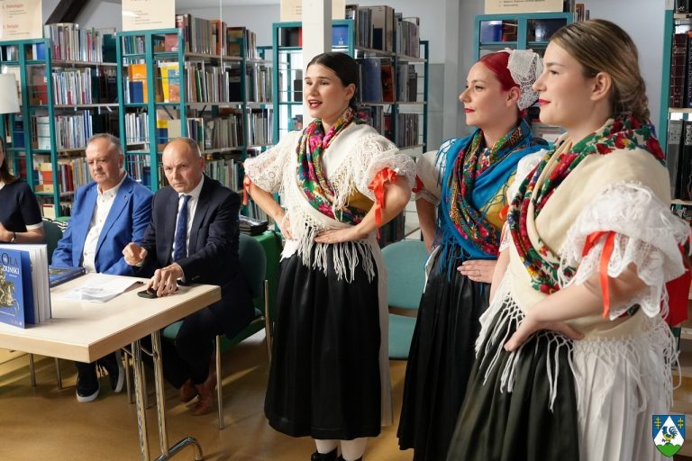 FOTO Monografija o Nikoli VII. Zrinskom okupila ljubitelje povijesti u Koprivnici