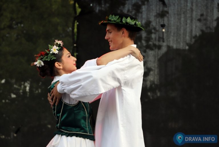 FOTO Folklorna večer oduševila na Picokijadi, KUD Petar Preradović i gosti donijeli bogatstvo tradicije
