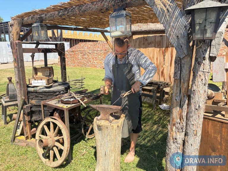 FOTO Sajam rukotvorina u srcu Picokijade oduševio posjetitelje tradicijom i kreativnošću