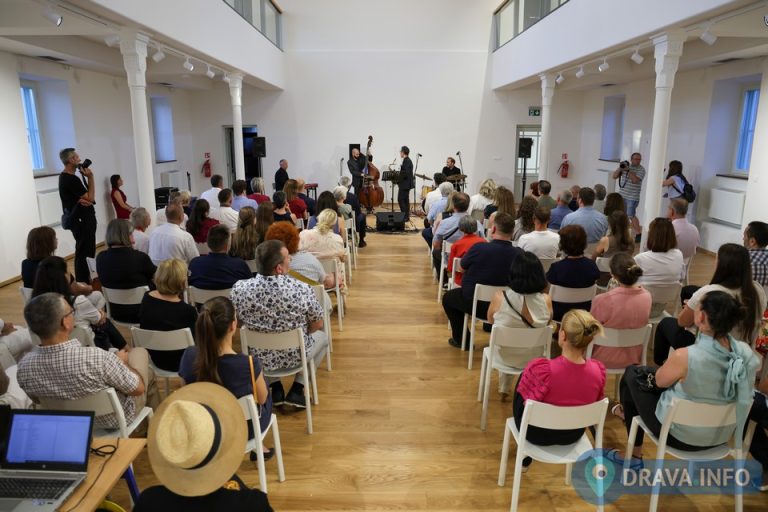 FOTO Obnovljeni Kulturni centar prim. dr. Krešimir Švarc svečano otvoren uz koncert Vojkana Jocića i kvarteta