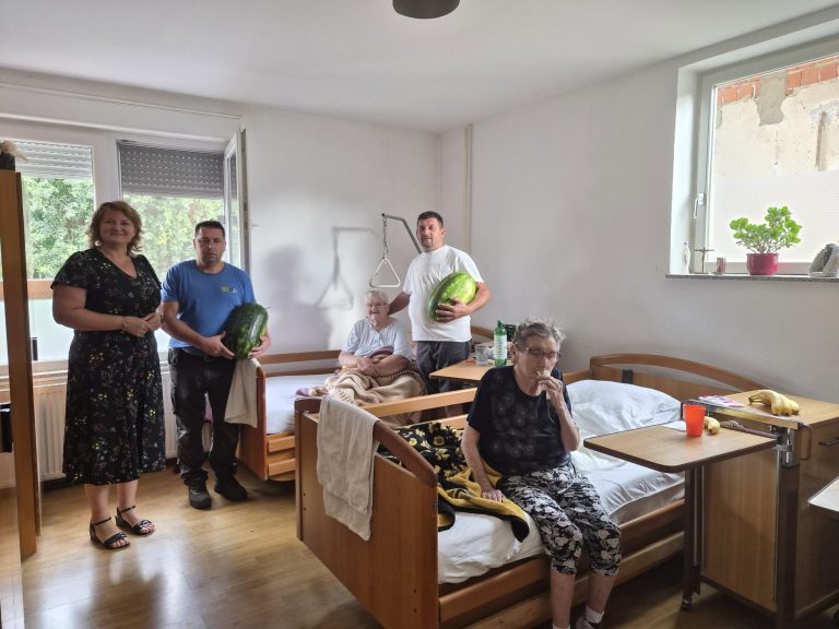 Općina Virje darovala lubenice korisnicima domova za starije i djeci u udomiteljstvima