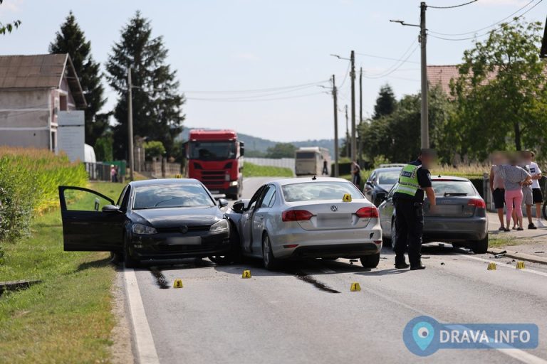 Policija objavila detalje prometne nesreće u kojoj su sudjelovala tri automobila
