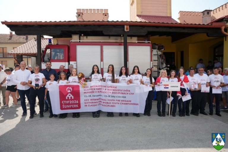 FOTO Nakon velikog uspjeha u Češkoj koprivničkim vatrogaskinjama priređen svečani doček