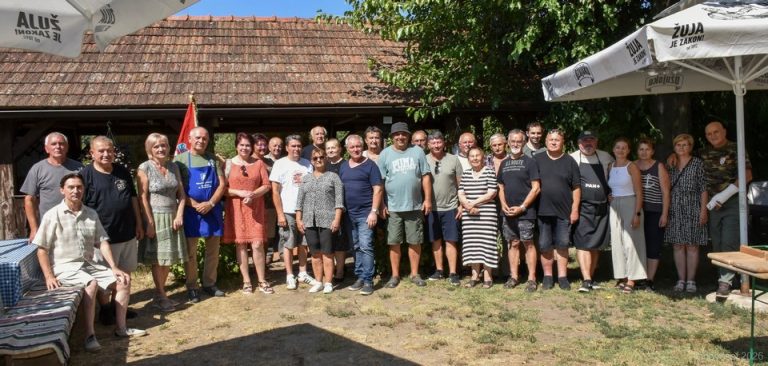Likovnom kolonijom u Brodiću članovi Peski-Arta obilježili Dan pobjede i 12 godina rada