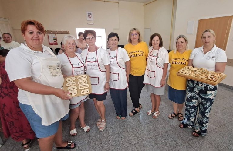 FOTO U Koprivničkim Bregima održana radionica izrade tradicionalnih pereca