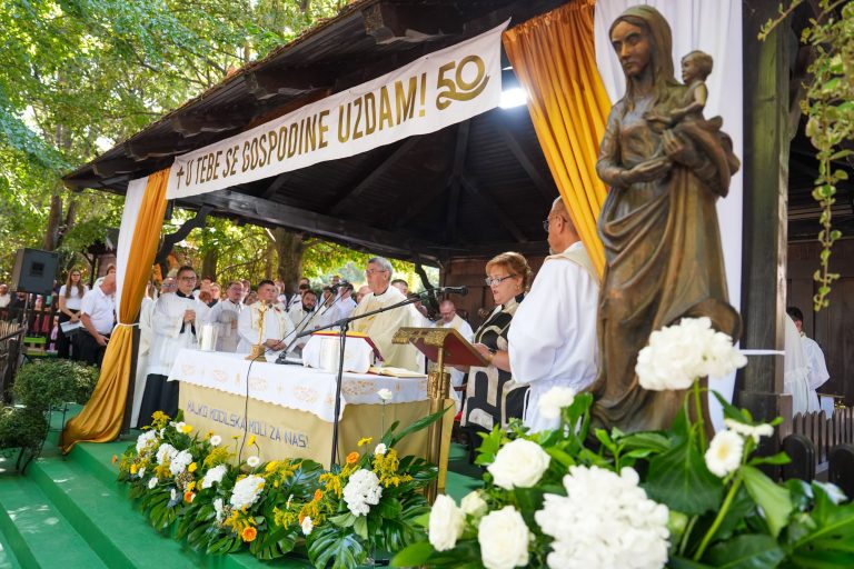 Mons. Leonard Markač nakon 43 godine službe oprostio se od Močila