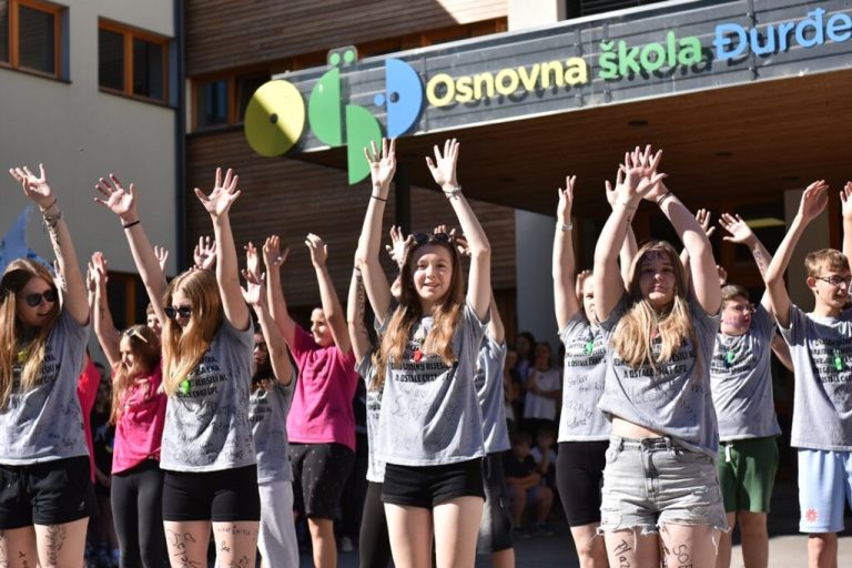 Đurđevac spreman za novu školsku godinu, velika ulaganja i pomoć roditeljima