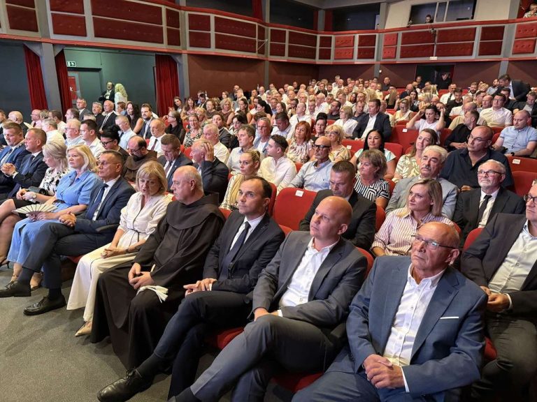 Gradonačelnik Mišel Jakšić prisustvovao svečanoj sjednici Gradskog vijeća Grada Virovitice