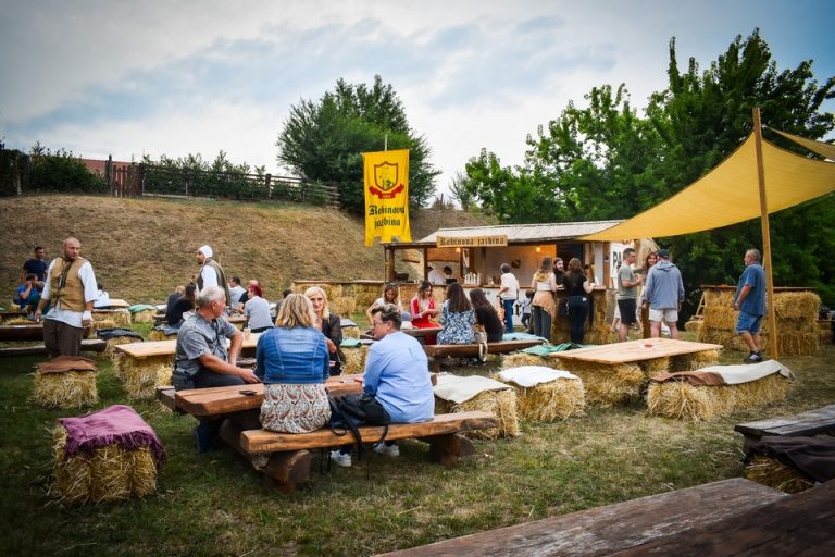 FOTO Robinova jazbina donosi najukusnija renesansna jela, vraća se i streličarski turnir
