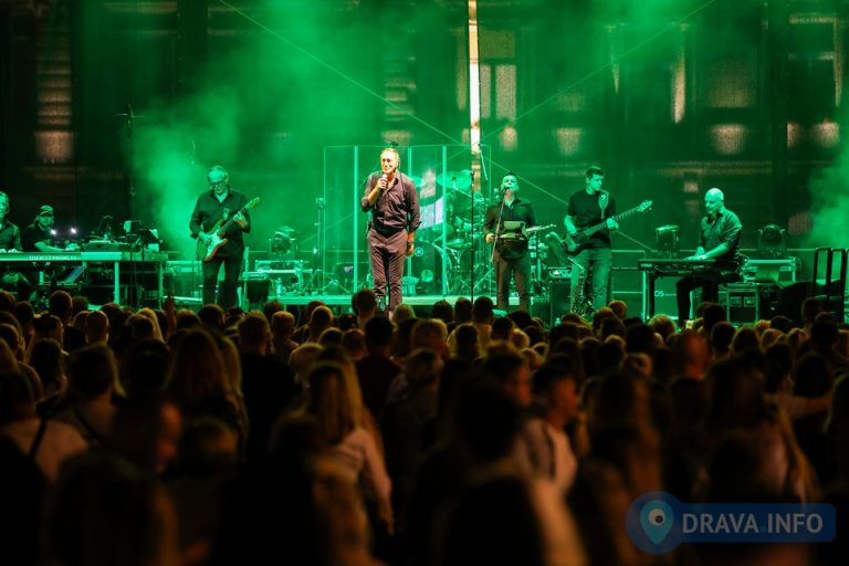 FOTO Sergej Ćetković rasplesao Koprivnicu, pogledajte atmosferu na Zrinskom trgu