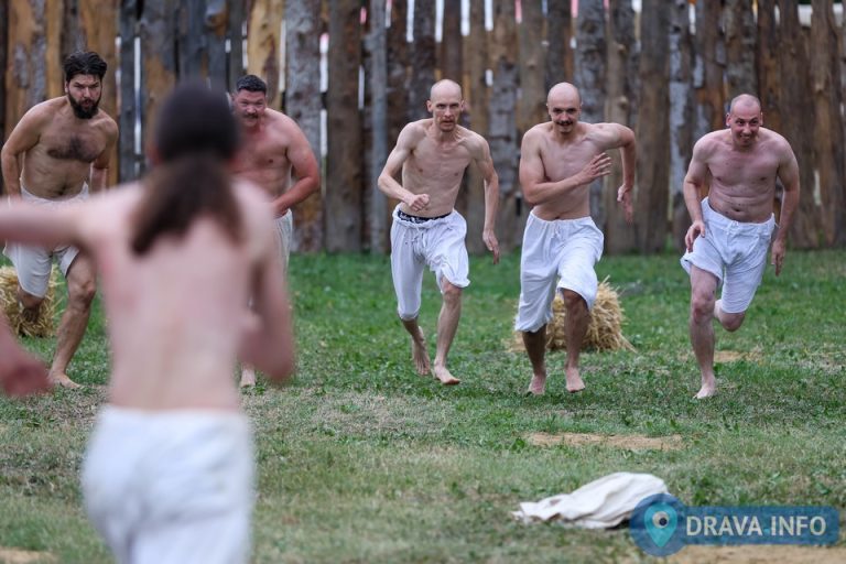 FOTO Poljski vitezovi ponovno oduševili renesansnim ragbijem na koprivničkim bedemima