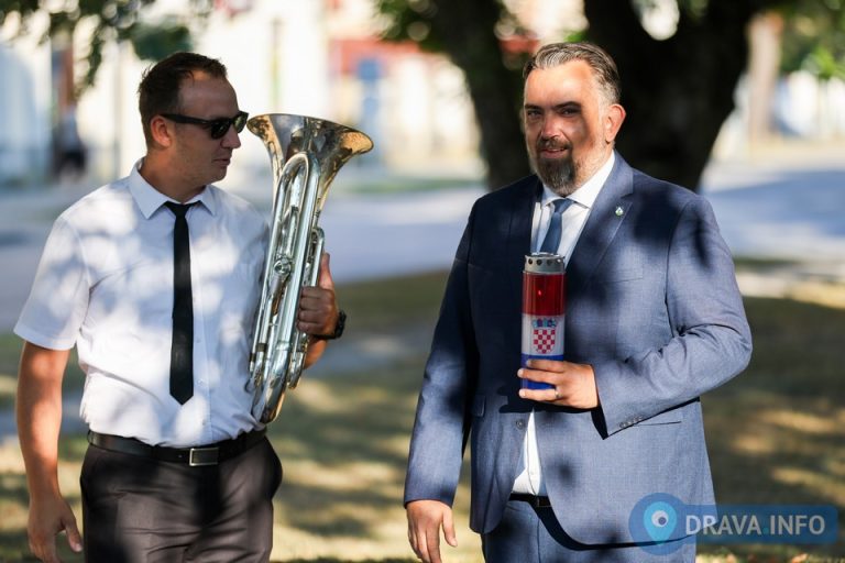 FOTO Polaganjem vijenaca i misom u Koprivnici obilježen Dan pobjede i domovinske zahvalnosti