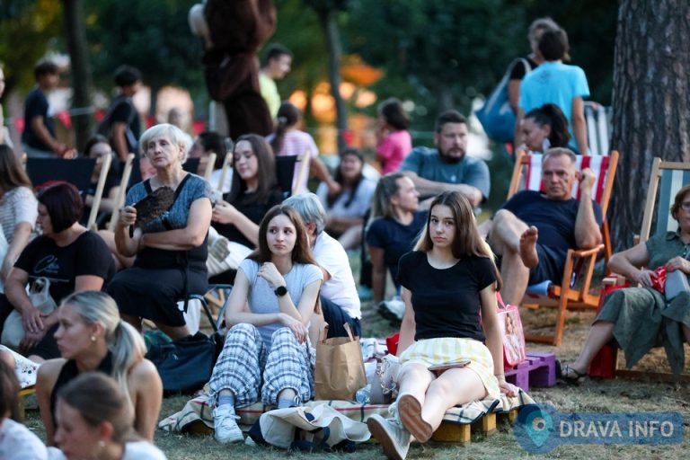 FOTO Ljetno kino pod zvijezdama oduševilo publiku filmom ‘Svadba’