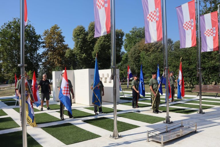 Brojne delegacije u Križevcima odale počast poginulim hrvatskim braniteljima