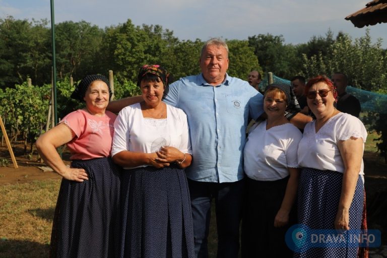 FOTO U vinogradu Jušta svečano postavljen klopotec povodom Bartolova