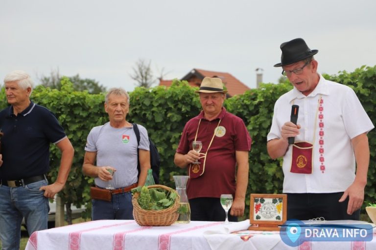 FOTO Bartolovo u Novigradu Podravskom okupilo brojne posjetitelje, podignut klopotec uz zdravicu i druženje
