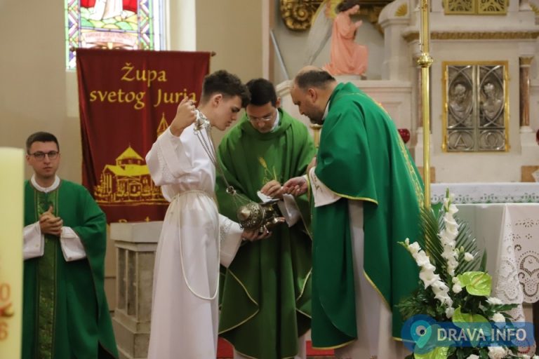 FOTO Đurđevačka župa dočekala novog župnika Marka Domitera i vikara Timoteja Inkreta