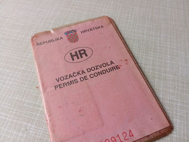 Imate staru vozačku dozvolu? Evo kada više neće vrijediti