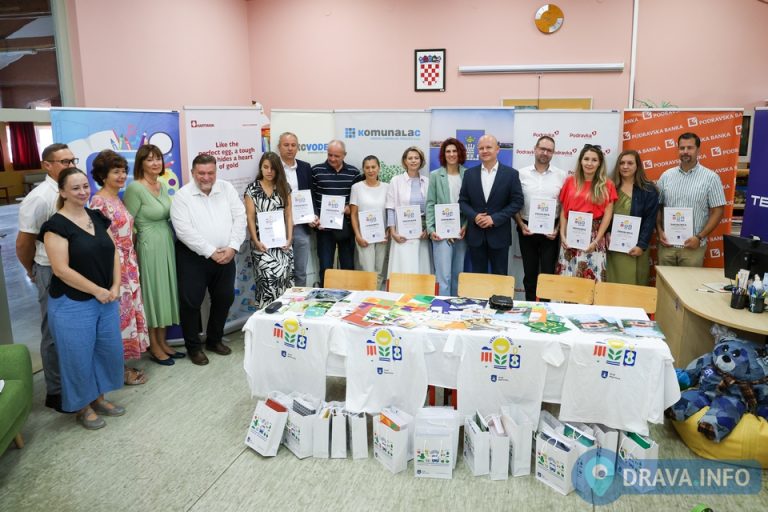 FOTO U školi koja je veliko gradilište predstavljeno jubilarno izdanje besplatnih bilježnica za sve klince. ‘Ovo je najspecifičniji početak škole u zadnjih nekoliko desetljeća’