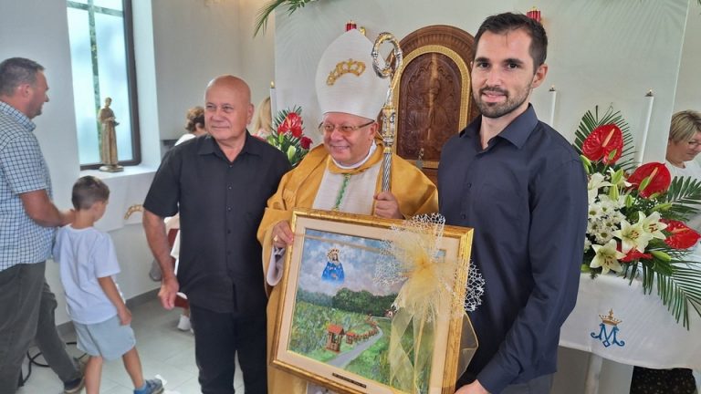 FOTO Mons. Dario Paviša postao počasni član udruge ‘Peski-Art Đurđevac’