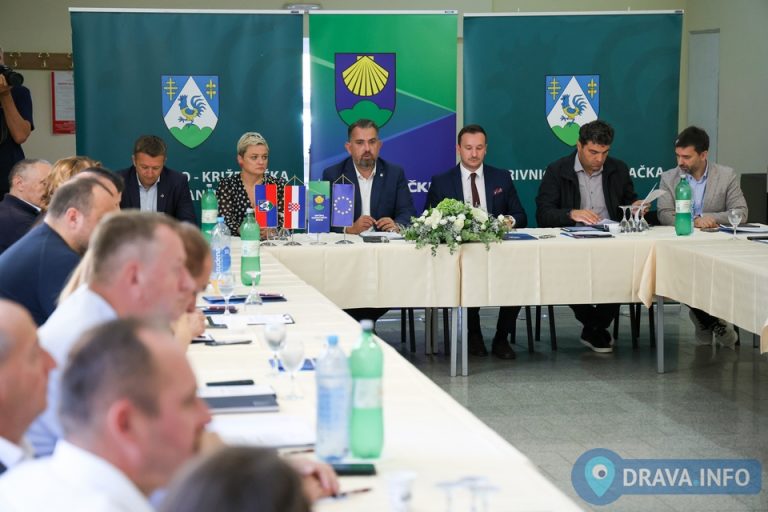 FOTO: KOLEGIJ U BREGIMA Načelnici i gradonačelnici raspravljaju o napuštenim psima, budućnosti gerontodomaćica… Župan: Ako financiranje stane, imat ćemo problem