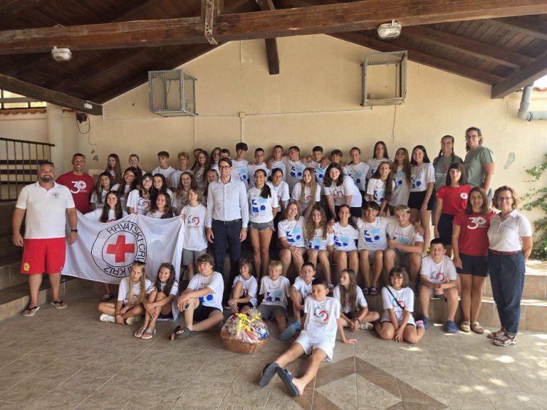 Koprivnički juniori spasioci usavršavali vještine sigurnosti na vodi u Novom Vinodolskom