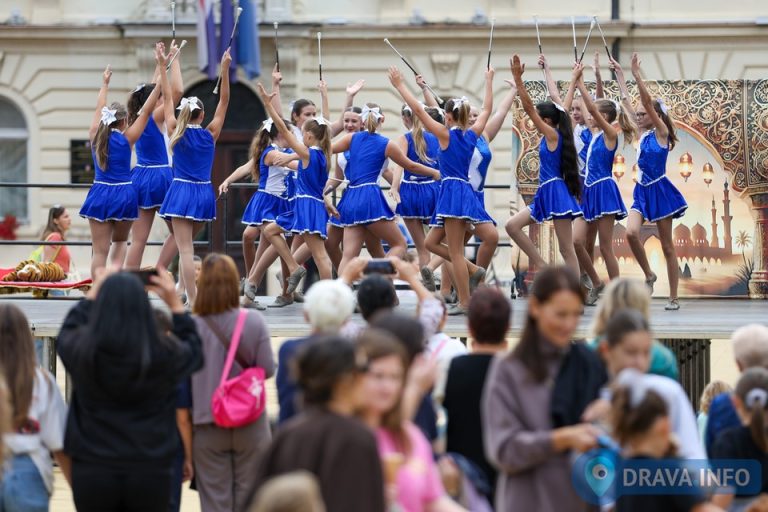 FOTO Mažoretkinje i brojne aktivnosti obilježile Tjedan mobilnosti na Zrinskom trgu u Koprivnici