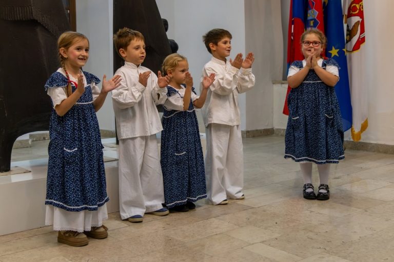 FOTO Otvorena izložba ‘Naši ljudi’, u fokusu Peterančani koji su ostavili trag u zajednici