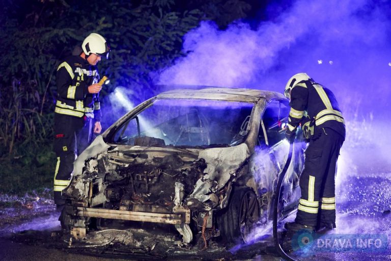 FOTO Auto u vožnji potpuno izgorio, policija otkrila razlog požara